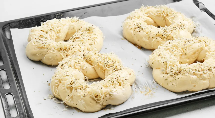 Пасхальные гнезда с сыром и травами