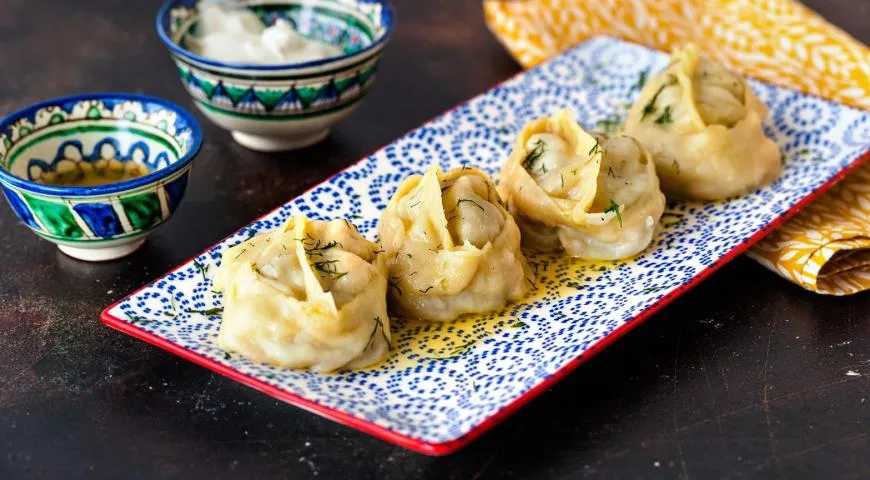 Узбекские манты с бараниной и айвой