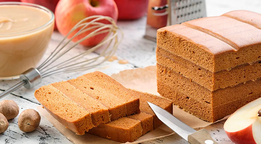 Традиционный способ приготовления пастилы: яблочное пюре взбивают с яичными белками, выкладывают слоями и сушат в печи