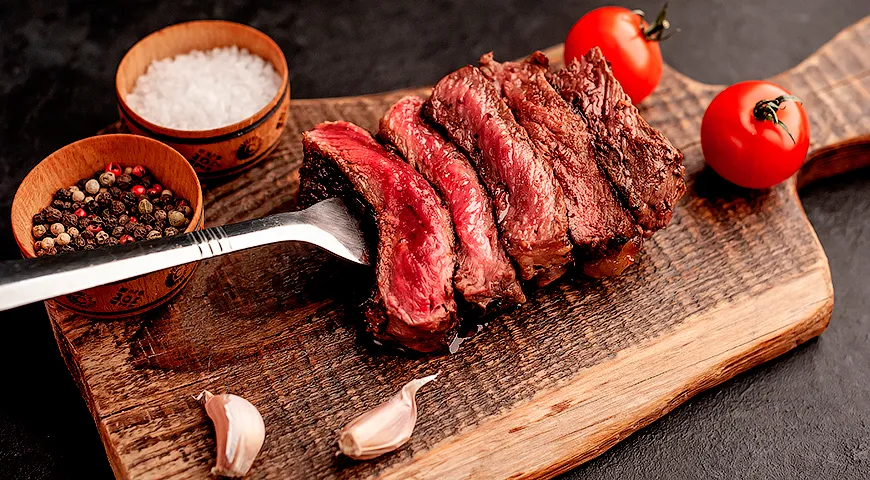 Степень прожарки стейка определяется по внутренней температуре мяса
