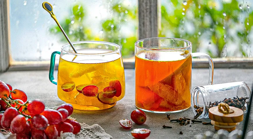 Быстрый компот из винограда, апельсина и зеленого чая
