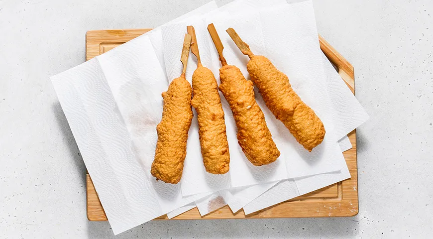 Корн-доги с сосиской и сыром