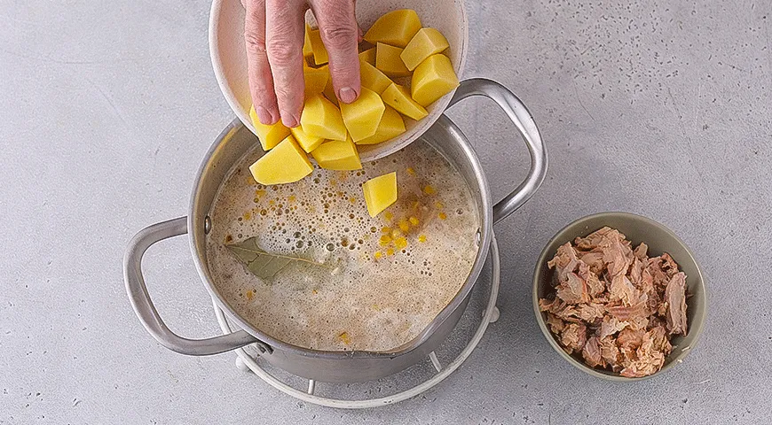 Чаудер с консервированной горбушей