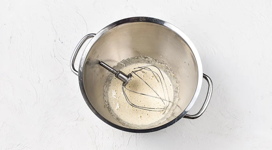 Кокосовый пирог на кефире со сливками