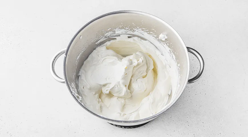 Блинный торт с кремом из сметаны и сгущенки