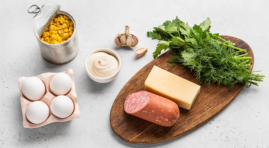 Салат «Ежик» c копченой колбасой