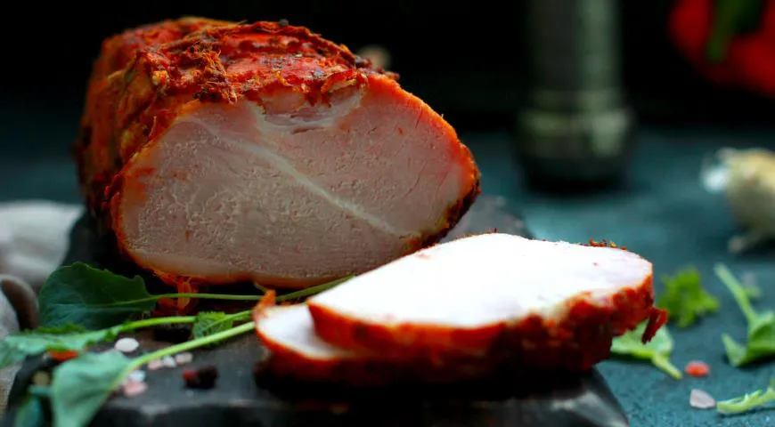 Запеченный свиной ошеек в томатном маринаде