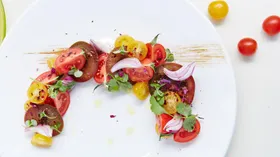 Салат из ассорти помидоров с красным луком от Михаила Кукленко