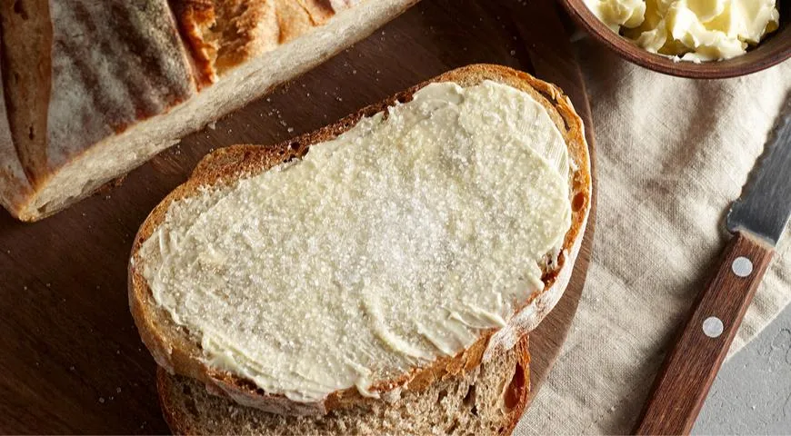 Хлеб с маслом и сахаром — любимый десерт студентов