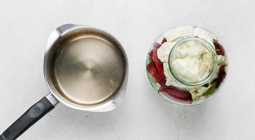 Квашеная капуста со свеклой по-грузински