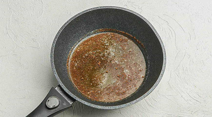 Бананы в карамели с орехами