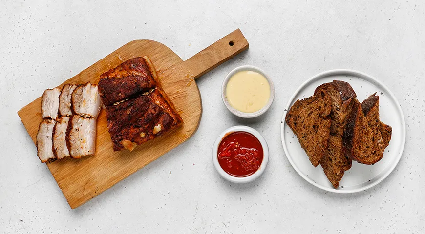 Свиной подчеревок, запеченный в духовке