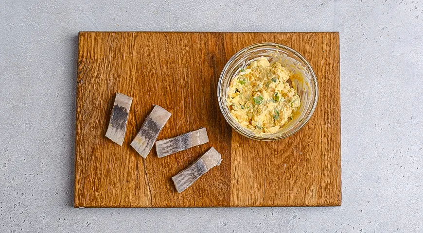 Фаршированные яйца с сельдью