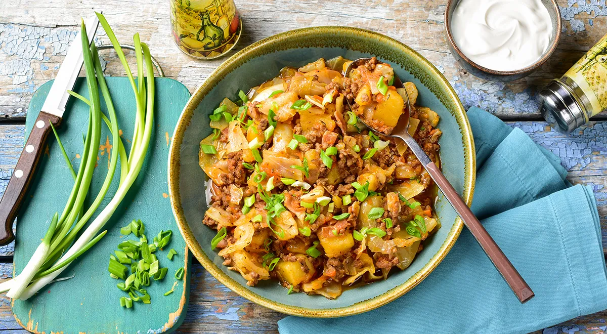 Рецепт тушеной капусты с фаршем и картошкой