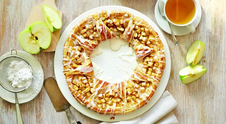 Яблочный пасхальный венок со сливочным сыром