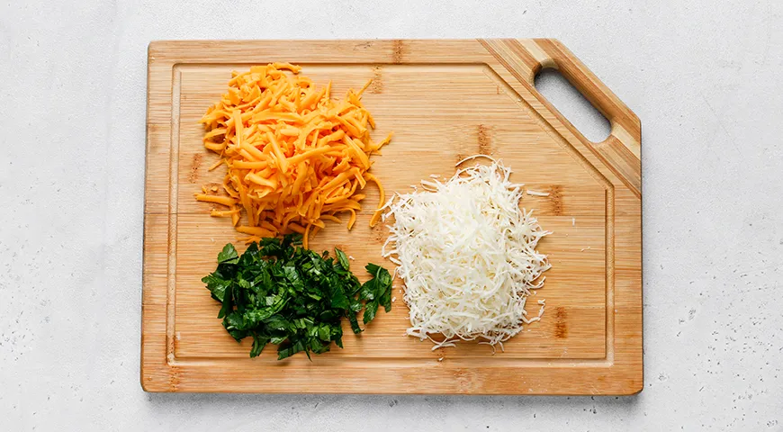 Цветная капуста с яйцом и сыром на сковороде