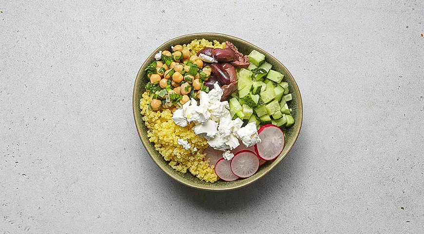 Боул из пшена с нутом и овощами
