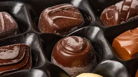 Стало известно, почему шоколад белеет и опасно ли это