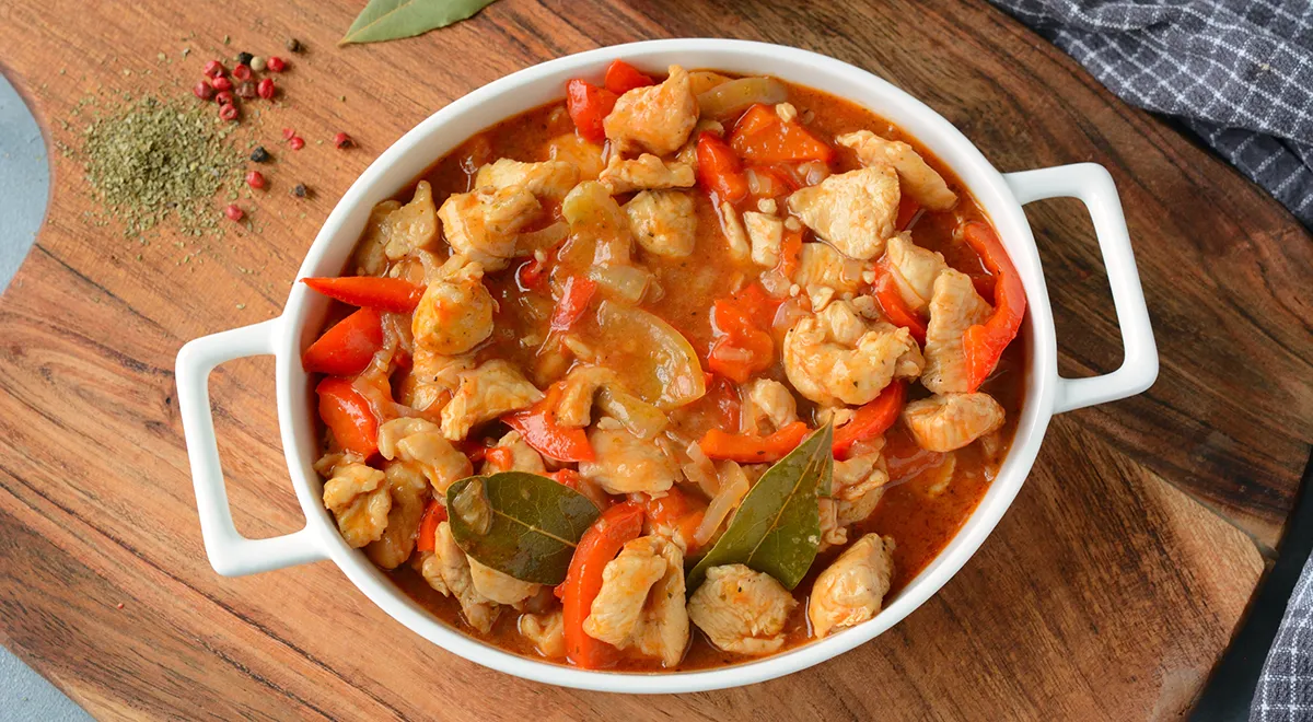 Идеальный гуляш из индейки: какой кусок выбрать и как сделать вкусную подливку