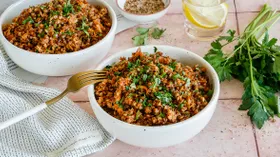 Гречка с тушенкой и томатной пастой (на сковороде)