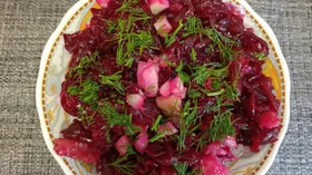 Свекольный салат с селёдкой