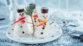 Кокосовые снеговики, заварной крем с авокадо и другие соблазнительные новогодние десерты