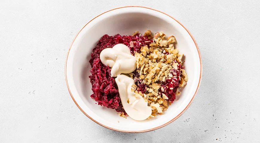 Селедка под шубой с орехами