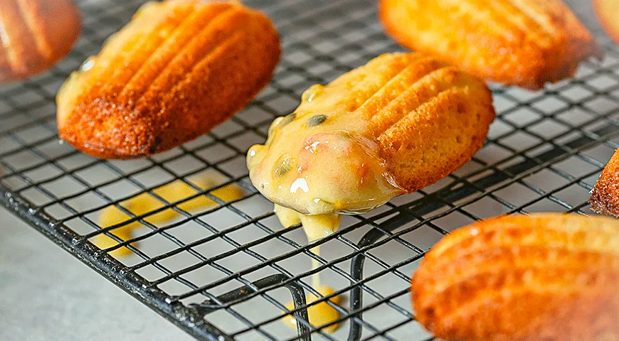 Печенье «Мадлен» с маракуйей