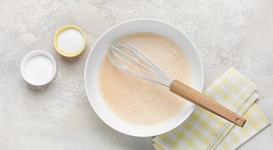 Кукурузные блинчики с куркумой и карамелизованными ананасами