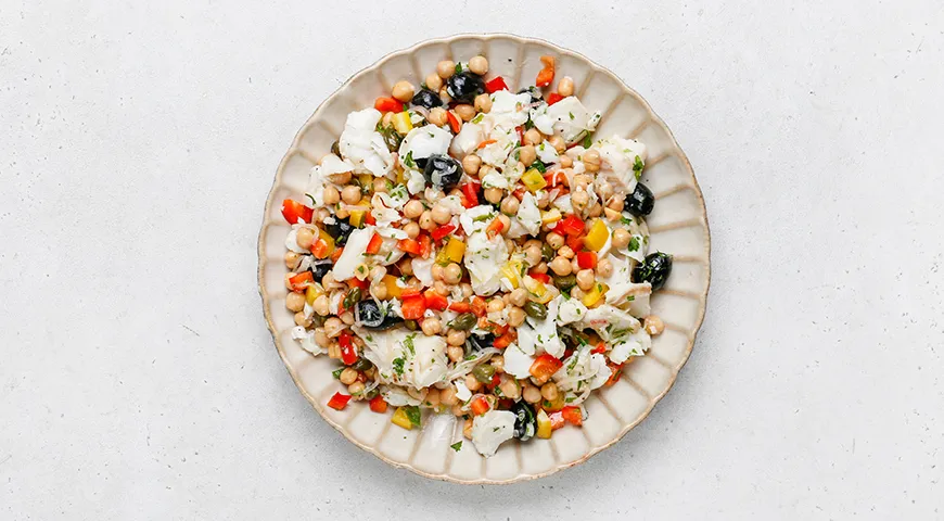 Классический салат с отварной рыбой