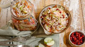 Квашеная капуста в кастрюле