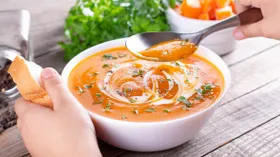 Врач Кузнецов объяснил, нужно ли есть суп каждый день, чтобы не было гастрита