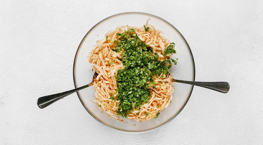 Корейский острый салат из редьки дайкон