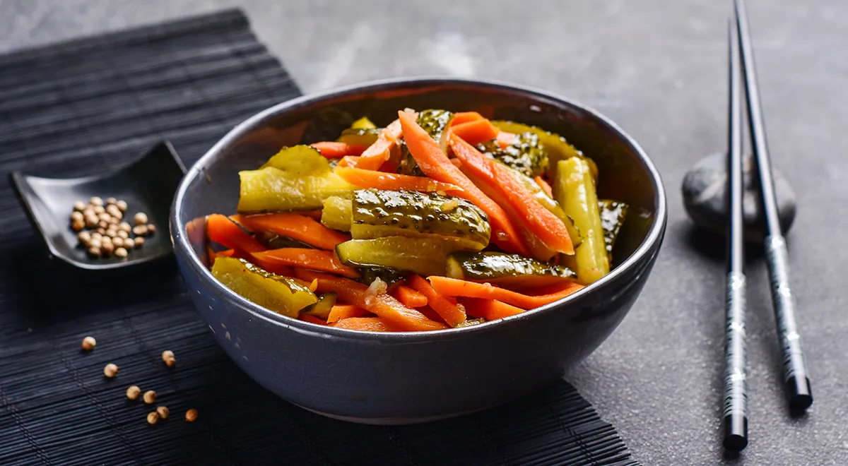 Салат из огурцов с морковью по-корейски на зиму