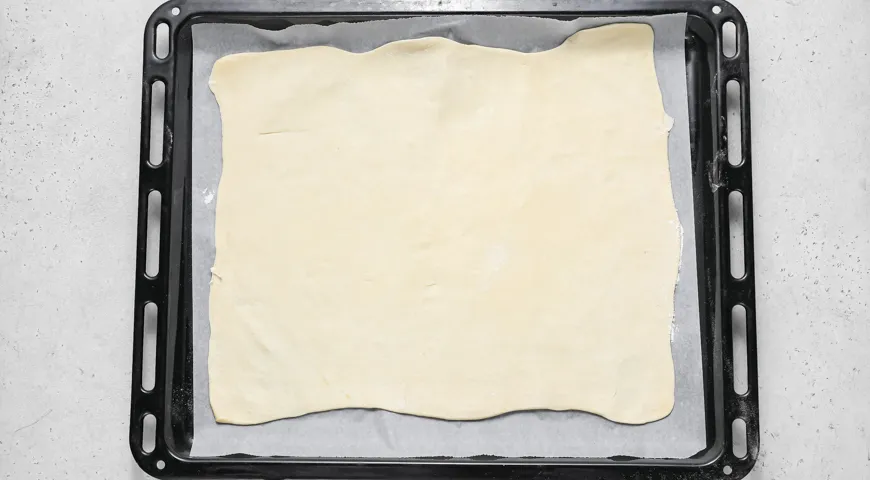 Cлоеный пирог с луком и яйцом