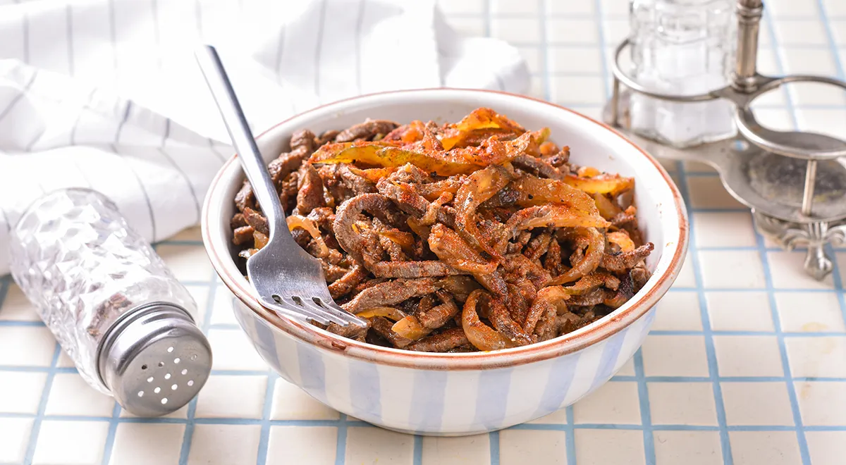 Салат «Шахтерский» с мясом и солеными огурцами 