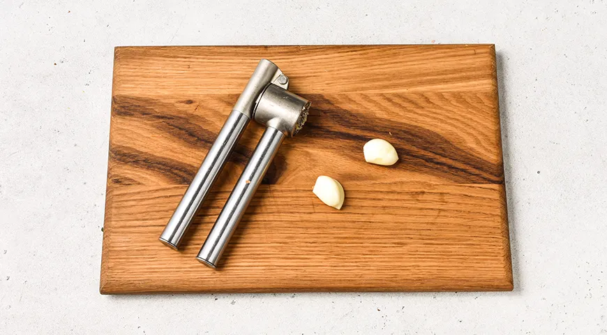 Морковь со сметаной и чесноком