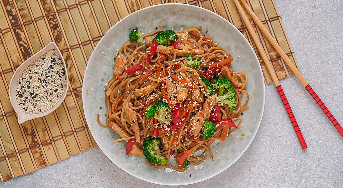 Чоу мейн с курицей