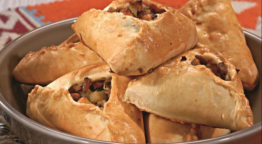 Пирожки со свининой и картофелем