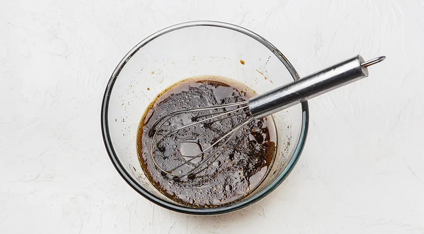 Салат из руколы с медово-горчичным соусом