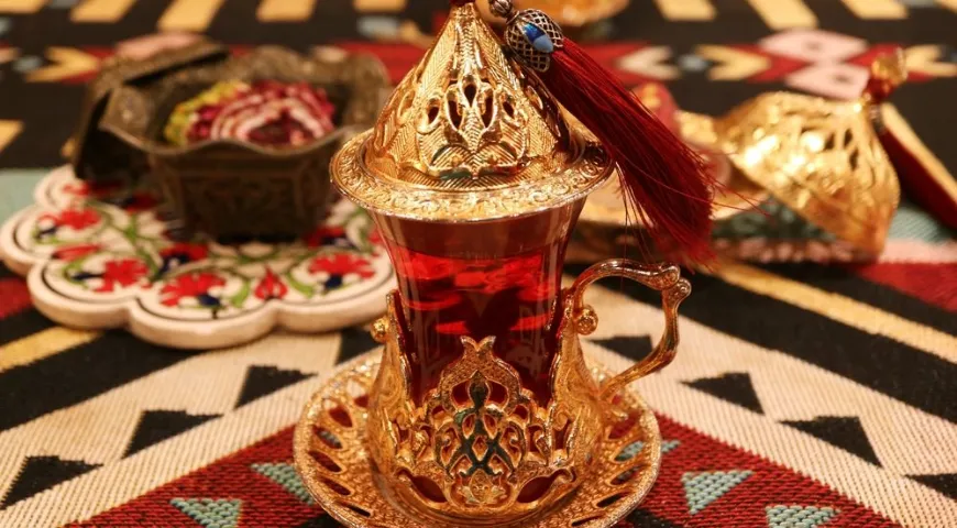 Использование традиционной посуды придает чаепитию особый восточный колорит 