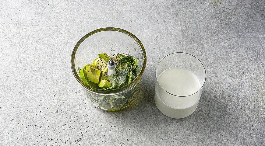 Жареный салат с кефирной заправкой