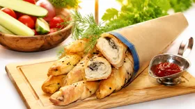 Закусочные рогалики с начинкой из шпрот и укропа