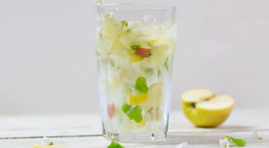 Лимонад с блоками и кислицей