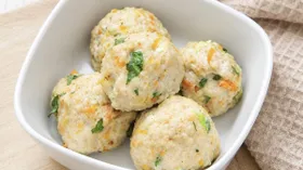 Нежные тефтельки с курицей, кабачком и морковью