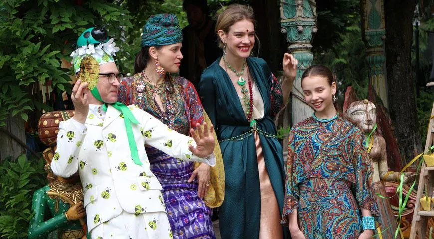 Главная гостья Индийского пикника – знаменитая модель Наталья Водянова с домочадцами и друзьями