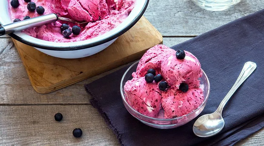 Домашнее фруктовое мороженое на сиропе можно приготовить из любых ягод и фруктов