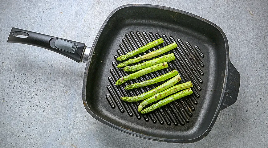 Закусочные маффины из киноа со шпинатом и миндалем