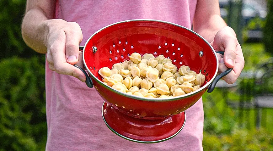 Пицца с пельменями