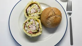 Рулет из кабачков с крабовой начинкой